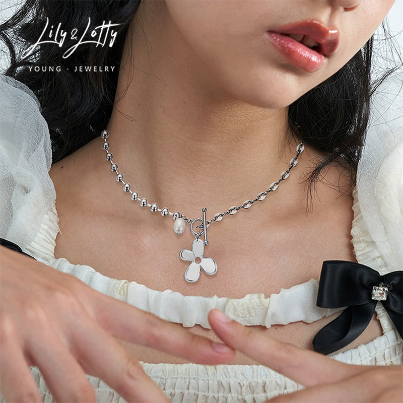 8881885.简约淡水珍珠花朵拼接项链女百搭小众设计高级感冷淡风锁骨链