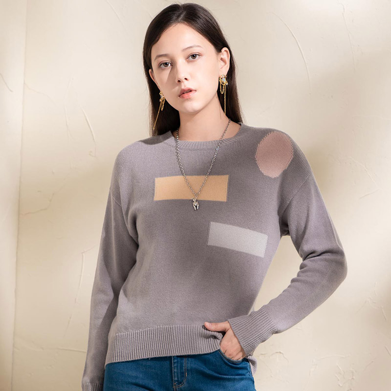 8949429.思诺芙德时尚简约气质圆领宽松长袖套头女式针织衫